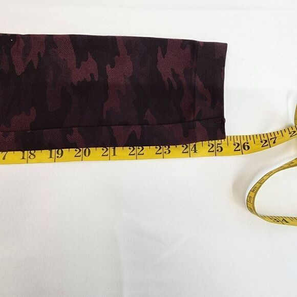 SPANX Size Medium Look at Me Now Red Camo Leggings O1 - Picture 5 of 6